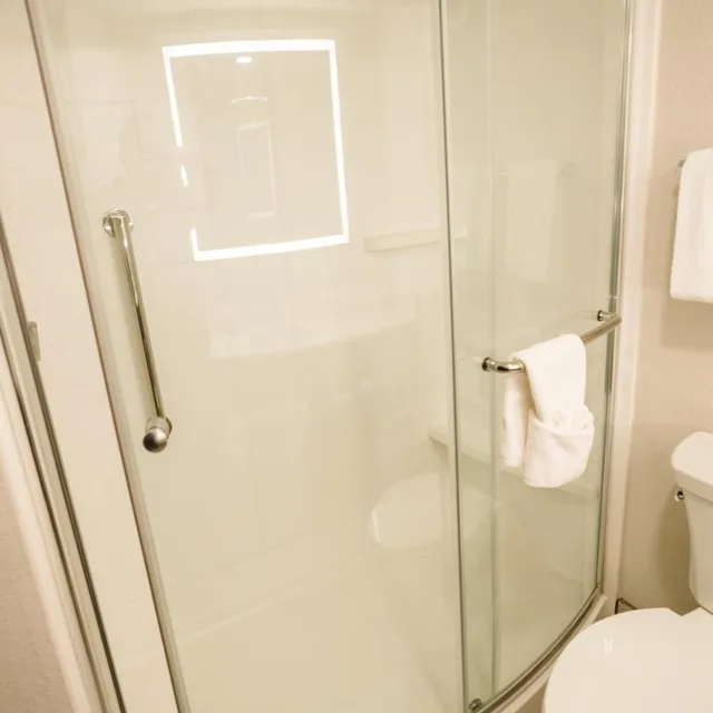 جناح بسرير كينج مع أريكة، Holiday Inn Express Hotel and Suites Knoxville-North-I-75 Exit 112 9/10