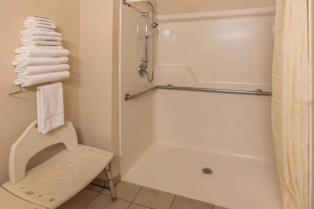 غرفة بسريرين كوين لذوي الإعاقة، Super 8 by Wyndham Woodburn 4/4