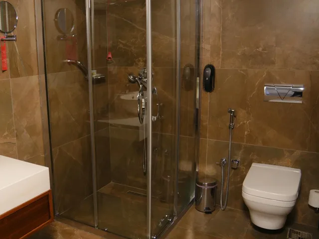 غرفة سوبيريور بسرير كينج، Ramada Hotel & Suites by Wyndham Erbil 32 Park 3/3