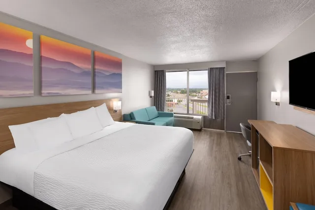 غرفة بسرير كينج، Days Inn by Wyndham Harrisonburg 1/10