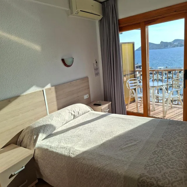 غرفة بسرير مزدوج بإطلالة على البحر بشرفة، Hotel Condestable 3/5