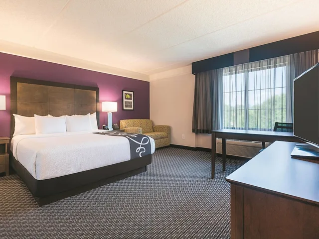 غرفة ديلوكس بسرير كينج، La Quinta Inn & Suites by Wyndham Atlanta Alpharetta 5/10