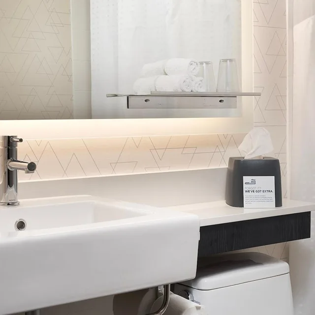 غرفة بسريرين مزدوجين بحوض استحمام لذوي الإعاقة، Holiday Inn Express - New York City Chelsea 9/9
