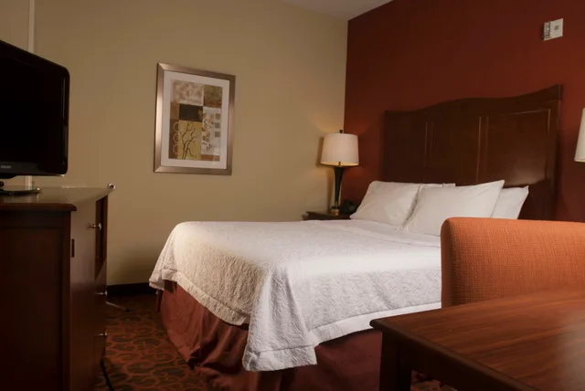غرفة بسرير كوين، Hampton Inn Tomah 3/8