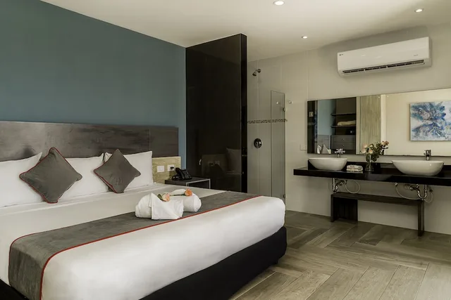 غرفة بسرير كينج بإطلالة على البحر، Illusion Xpress Downtown Playa 7/10