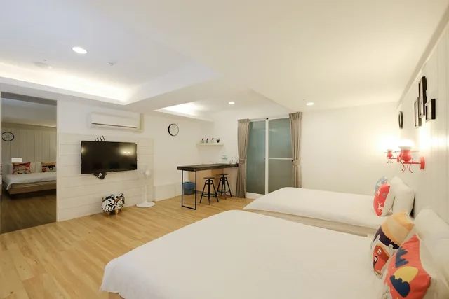 غرفة كومفورت رباعية بسريرين مزدوجين، Color Fun Inn 5/6