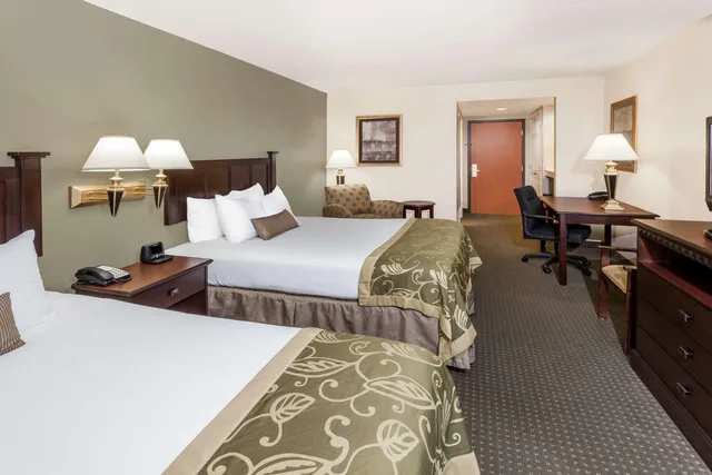 غرفة بسريرين كوين، Wingate by Wyndham Peoria 1/2