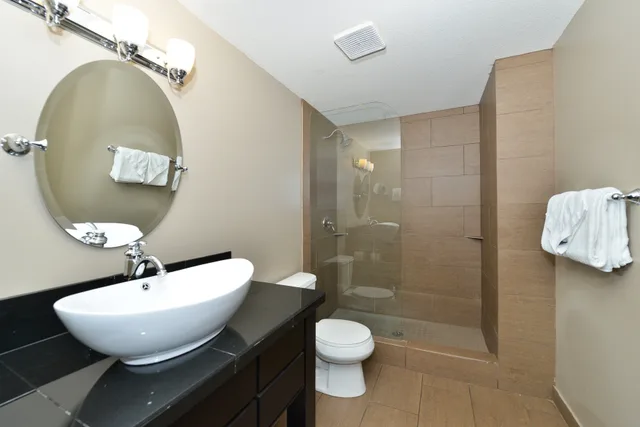 غرفة بسرير كوين، Prestige Hotel Vernon 5/5