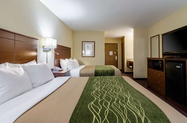 Room, 2 Queen Beds, Quality Inn & Suites Colby, KS 5/6