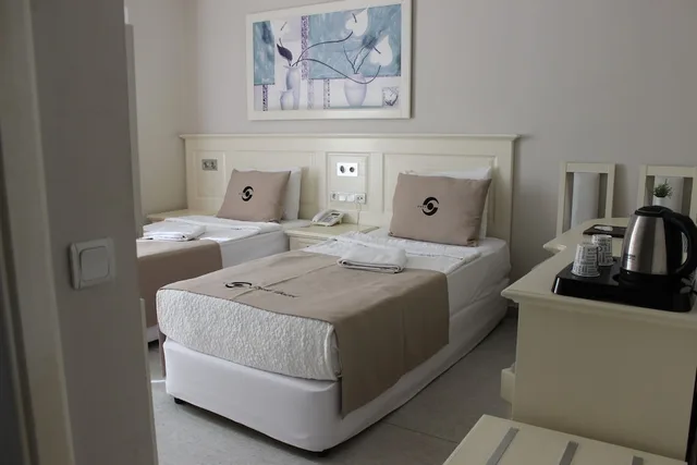 غرفة ثلاثية بسريرين منفصلين بإطلالة جزئية على البحر، Savk Hotel Alanya 6/10