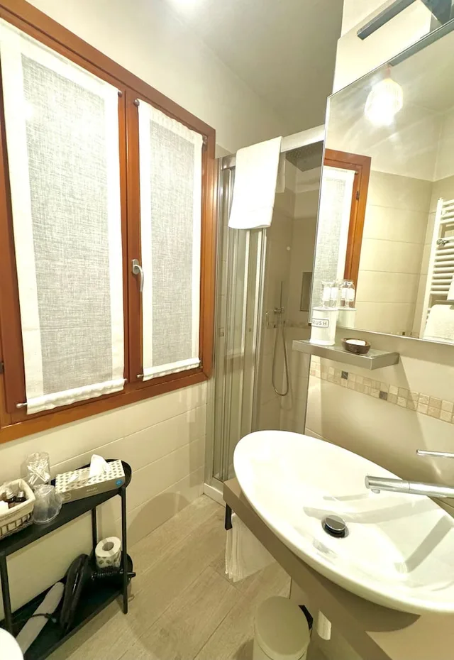 غرفة ديلوكس بسرير كوين، B&B Fortuny 7/8