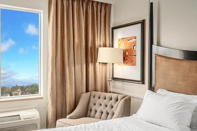 Room, 2 Queen Beds, North Side، Holiday Inn Express Long Beach 5/8