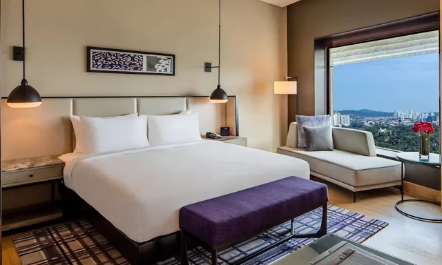 جناح جونيور بسرير كينج بإطلالة على المدينة، Hilton Kuala Lumpur 2/3