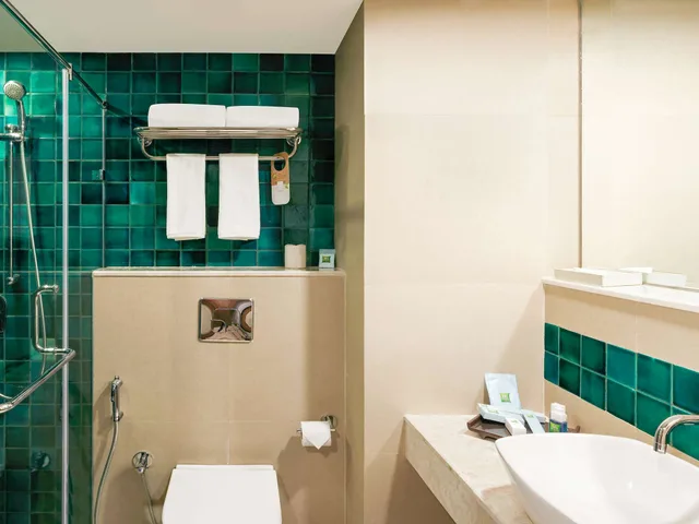 غرفة بسريرين منفصلين بشرفة، ibis Styles Goa Calangute 3/3