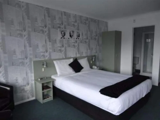 Split, Studio, King or Queen Bed، Abode on Courtenay Motor Inn 1/3