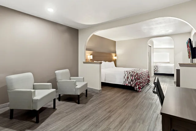 Superior, 1 King and 2 Queen Beds, OYO Hotel Stafford TX I-69 North 3/4