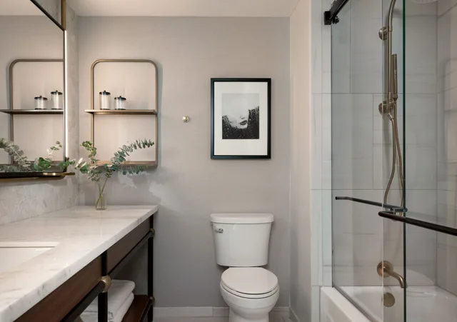 غرفة بريميوم بسرير كينج بإطلالة على النهر، InterContinental San Antonio Riverwalk 7/10