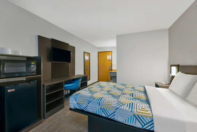 غرفة قياسية بسرير مزدوج، Motel6 Cedar Rapids, IA - Airport 1/4
