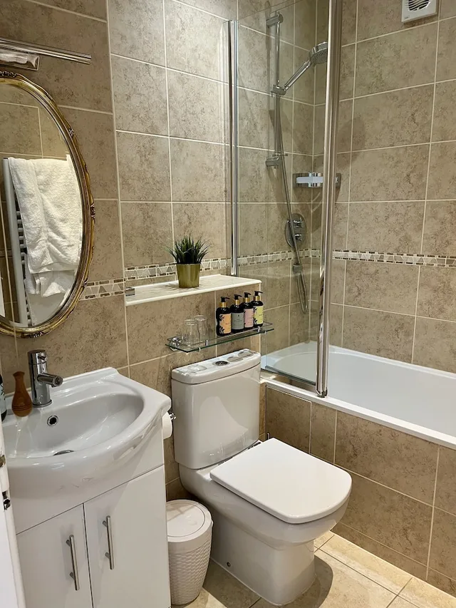 Comfort, Double Bed, Burleigh Court Cotswolds 5/5