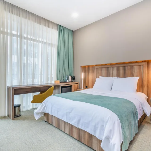 غرفة قياسية بسرير كوين، Best Western Tbilisi City Center 1/6
