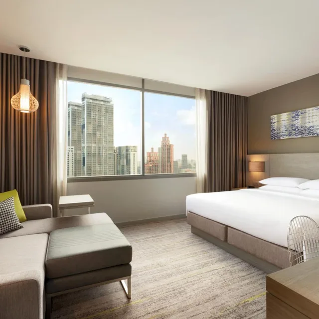 غرفة بسرير كينج مع أريكة، HYATT PLACE BANGKOK SUKHUMVIT 2/10