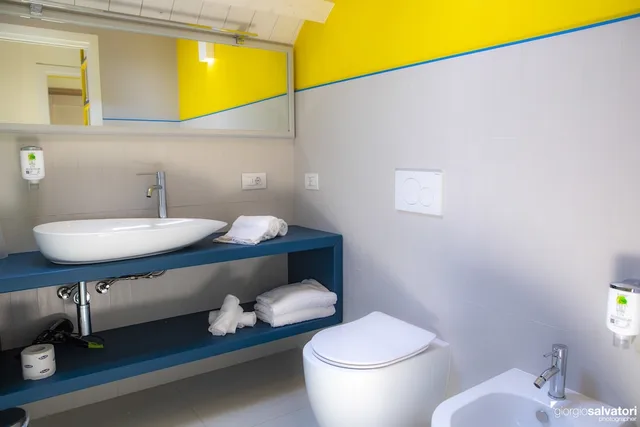 غرفة سوبيريور ثلاثية بسرير كوين وسرير فردي بإطلالة على البحر بشرفة، HOTELTREVI 4/4