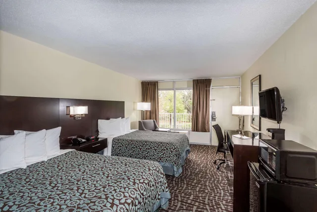 غرفة رباعية بسريرين مزدوجين، Days Inn By Wyndham Melbourne 2/5
