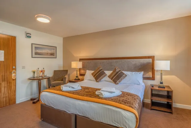 Courtyard, Twin Beds, Outdoor Building، Muthu Newton Hotel 2/10