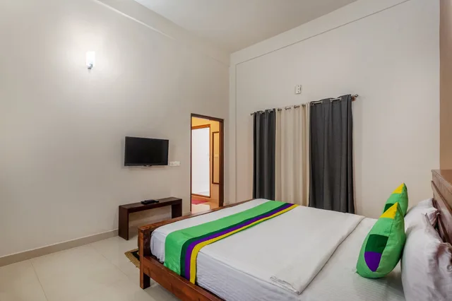 غرفة قياسية بسرير كوين، Treebo Vrindavan Coorg 3/5