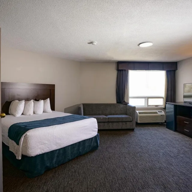 جناح بسرير كينج وسريرين كوين بغرفة نوم واحدة، Travelodge Hotel Sudbury 1/5