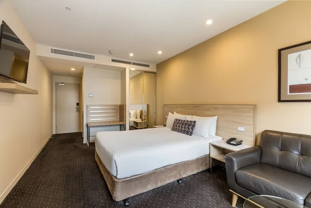 غرفة بسرير كوين بإطلالة على المدينة، Atlantis Hotel Melbourne 2/6