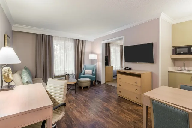 1 Bedroom, Suite, 2 Queen Beds, Sofa, Holiday Inn Express Fairhope - Point Clear 3/4
