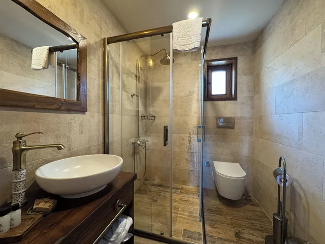 جناح بريميوم بسرير كينج بحوض جاكوزي، Flavia Cappadocia Hotel 10/10