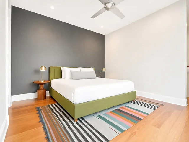 Adjoining, Apartment, 5 King Beds, 4 Queen Beds, 2 Sofa، Factors Row by Sextant 6/10