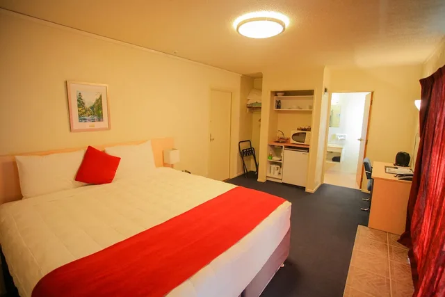غرفة كلاسيكية بسرير كينج بمطبخ صغير، Abbots Hamilton - Hotel And Conference Centre 2/5