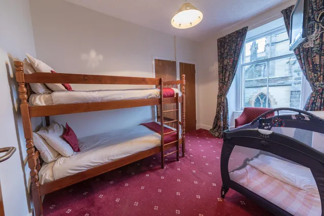 غرفة عائلية بسرير مزدوج، PENTLAND HOTEL 1/4