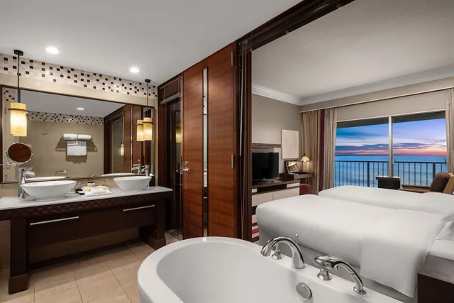 Lagoon, Club, Suite, Twin Beds, Club Lounge Access، RIHGA Royal Laguna Guam Resort 2/2