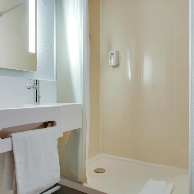 غرفة رباعية، B&B Hotel Reims Bezannes 8/9