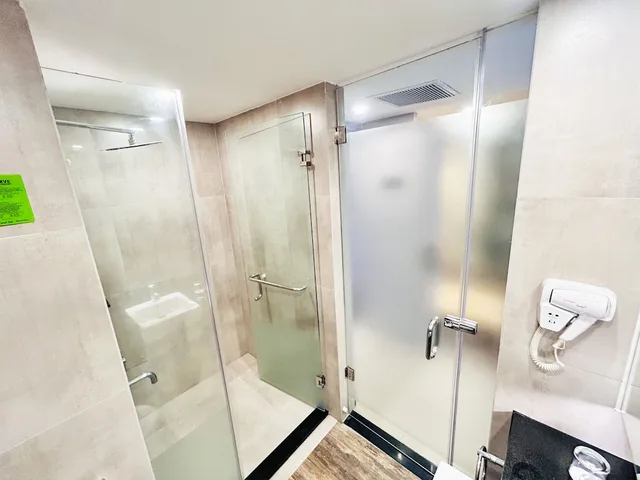 غرفة سوبيريور بسرير كينج أو سرير مزدوج، Grand Zuri Bsd City 5/6