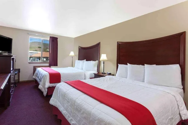 جناح استوديو بسريرين كوين، SUPER 8 BY WYNDHAM, LEWISTON 1/1