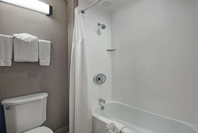 جناح بسريرين مزدوجين وسرير كينج بغرفتي نوم مع أريكة، Homewood Suites By Hilton Chicago Lincolnshire 7/9