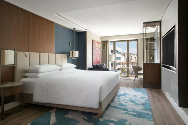 غرفة تنفيذية تنفيذية بسرير كينج بإطلالة على المدينة مع دخول الصالة، Izmir Marriott 1/4