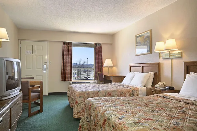 جناح بسريرين كوين بغرفتي نوم، Days Inn by Wyndham Apple Valley Pigeon Forge/Sevierville 1/10