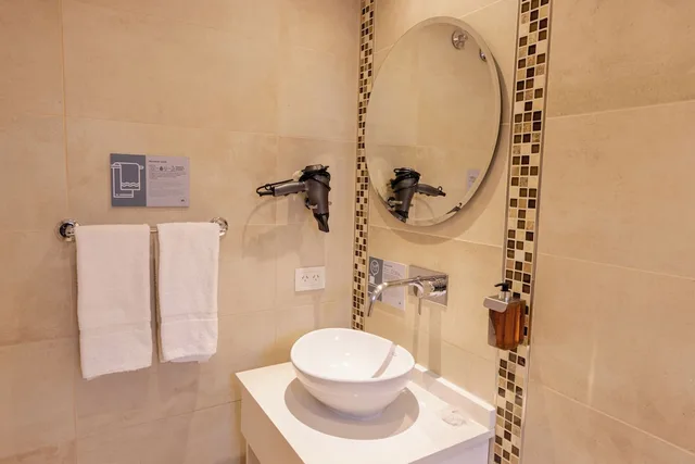 غرفة قياسية رباعية بسرير كوين وسريرين منفصلين، Alto Andino Hotel Formerly Alto Andino Urban Lodge 7/8