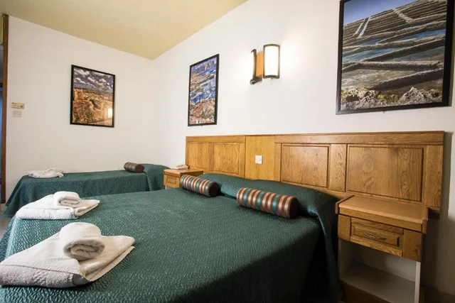 غرفة قياسية رباعية، Canifor Hotel 1/6
