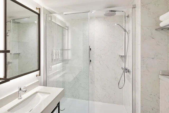 Grosvenor, Superior, Family, 2 Double Beds, Square View، Marriott London Hotel Grosvenor Square 3/7