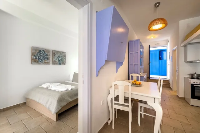 شقة بسرير مزدوج وسريرين منفصلين بإطلالة على البحر بغرفة نوم واحدة، Heliotropio Studios & Apartments 3/10