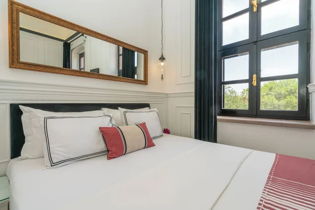 غرفة بريميوم بسرير كينج بإطلالة على البحر بشرفة، Siyah Lale Butik Hotel 2/10