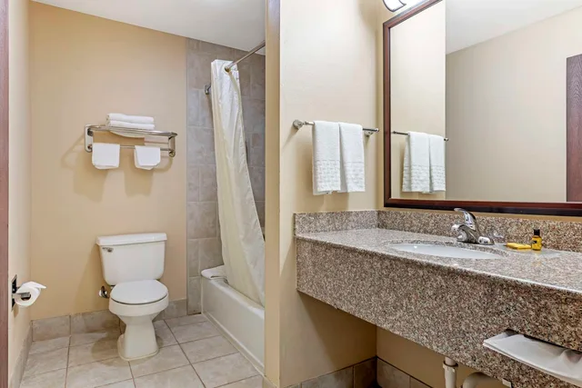 غرفة بسرير كينج، Best Western Plus Burleson Inn & Suites 3/3