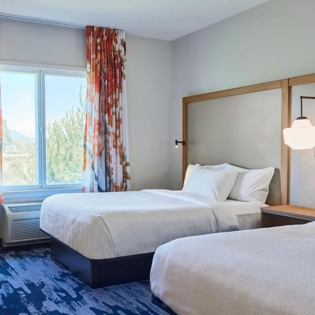 غرفة بسريرين كوين يُسمح فيها بالحيوانات الأليفة، Fairfield Inn Suites By Marriott Burlington 1/3